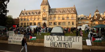 گەنجانی بەریتانی پێیان وایە کە ” ڕژێمی زایۆنیستی نابێت بوونی هەبێت “