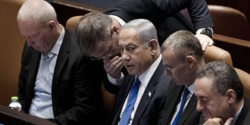 گاردیەن: ئیسرائیل نە لە غەززە سەردەکەوێت نە لە لوبنان