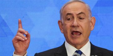 نتانیاهۆ: لە 7 بەرەدا شەڕ دەکەین