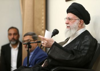 حەزرەتی ئایەتوڵڵا خامنەیی: خەباتی پارێزەرانی مەزارگە پیرۆزەکان، ئێران و جیهانی ڕزگار کرد