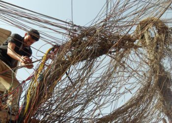 چیرۆکی دووبارەبوونەوەی قەیرانی کارەبا لە عێراق