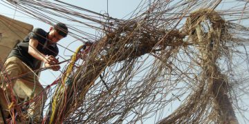 چیرۆکی دووبارەبوونەوەی قەیرانی کارەبا لە عێراق