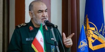 فەرماندەی سوپای پاسداران: زایۆنیستەکان چاوەڕوانی وەڵام بن