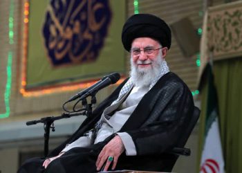 حەزرەتی ئایەتوڵڵا خامنەیی: کۆماری ئیسلامی ئێران بە بێ پشت بەستن بە بێگانەکان چووەتە پێشەوە