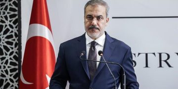 تورکیا بۆ ئاساییکردنەوەی پەیوەندییەکانی لە گەڵ سوریا، داوای هاوکاری لە ئێران دەکات