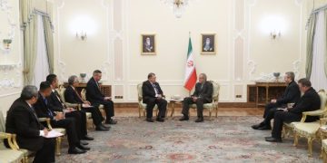 سەرۆک کۆماری ئێران: پەیوەندییەکانمان لە گەڵ مالیزیا بەهێزتر و کاریگەرتر دەکەین