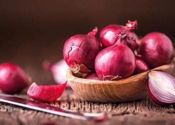 لە کەشوهەوای گەرمدا گرنگی بە خواردنی پیاز بدەن