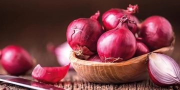 لە کەشوهەوای گەرمدا گرنگی بە خواردنی پیاز بدەن