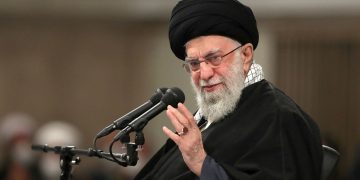 حەزرەتی ئایەتوڵڵا خامنەیی جەختیانکردەوە: پێویستی بەرەنگاربوونەوەی شەڕی دەروونی دوژمن