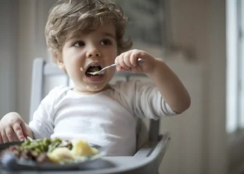 زێدەخۆری منداڵان چ کاریگەرییەکی لە سەر تەندرووستی ئەوان دەبێت؟