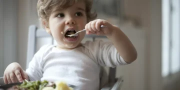 زێدەخۆری منداڵان چ کاریگەرییەکی لە سەر تەندرووستی ئەوان دەبێت؟