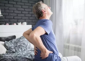 هۆکار چییە لە کاتی هەناسەدان تووشی ئازاری پشت دەبیت؟