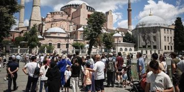 ئیستەنبووڵ لە ماوەی 6 مانگدا پێشوازی لە 8 ملیۆن و 500 هەزار گەشتیار کردووە