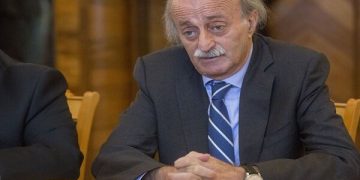 وەلید جونبەلات: دەبێت بۆ شەڕێکی چارەنووسساز ئامادە بین