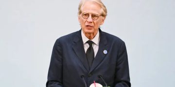 سەرۆک وەزیرانی پێشووی فەرەنسا: ڕووداوەکانی غەززە فەزیحەیەکی گەورەی مێژووییە