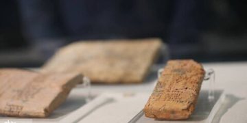 1100 تابلۆی هەخامەنشی لە ئەمریکاوە گەڕێندرانەوە ئێران