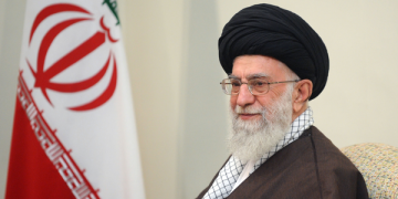 حەزرەتی ئایەتوڵڵا خامنەیی ڕەزامەندییان لە سەر لێبوردن، کەمکردنەوە و گۆڕینی سزای هەزاران زیندانی دەربڕی