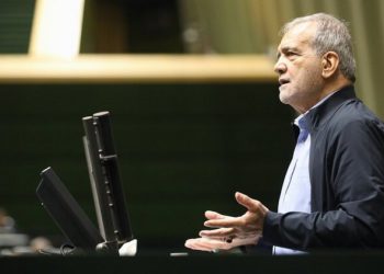 سەرۆک کۆماری ئیسلامی ئێران پرۆژەی پێشنیارکراوی بودجەی ڕادەستی پەرلەمان کرد