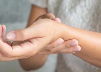 گرنگترین نیشانەکانی کەمی کالسیۆم لە ئافرەتاندا