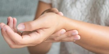 گرنگترین نیشانەکانی کەمی کالسیۆم لە ئافرەتاندا