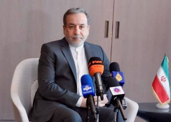 عێراقچی: لە نزیکەوە چاودێری جموجوڵی بنکە سەربازییەکانی ئەمریکا لە ناوچەکە دەکەین