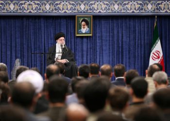 حەزرەتی ئایەتوڵڵا خامنەیی: بە زووترین کات باسی لوبنان و شەهید نەسروڵڵا دەکەم