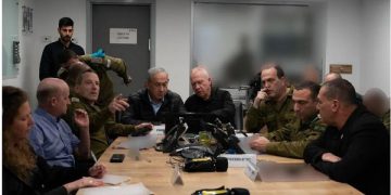 ڕژێمی زایۆنیستی دەپاڕێتەوە ئێران وەڵامی هێرشەکانی نەداتەوە