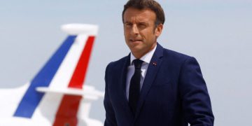 مەکرۆن سەردانی سعوودیە دەکات