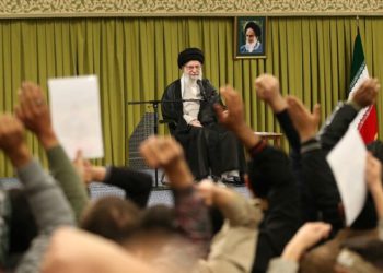 حەزرەتی ئایەتوڵڵا خامنەیی: ئەمریکا و ڕژێمی زایۆنیستی وەڵامێکی ددانشکێن وەردەگرن