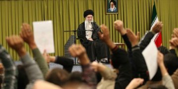 حەزرەتی ئایەتوڵڵا خامنەیی: ئەمریکا و ڕژێمی زایۆنیستی وەڵامێکی ددانشکێن وەردەگرن