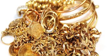 خەڵکی ئێران 150 کیلۆ زێڕیان پێشکەش بە بەرەی خۆڕاگری کرد