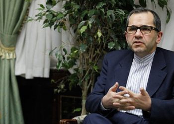تەخت ڕەوانچی: سیاسەتی زیاترکردنی گوشارەکان لە دژی ئێران شکست دەهێنێت
