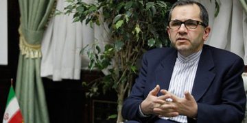 تەخت ڕەوانچی: سیاسەتی زیاترکردنی گوشارەکان لە دژی ئێران شکست دەهێنێت