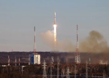 ئێران دوو مانگی دەستکردی بە سەرکەوتوویی ڕەوانەی بۆشایی ئاسمان کرد