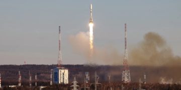 ئێران دوو مانگی دەستکردی بە سەرکەوتوویی ڕەوانەی بۆشایی ئاسمان کرد