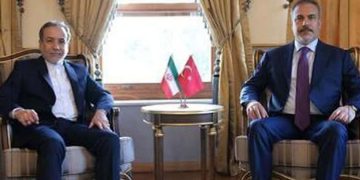 وەزیرانی دەرەوەی ئێران و تورکیا لە سەر ڕەوشی سوریا کۆبوونەوە