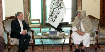 عێراقچی لە گەڵ سەرۆک وەزیرانی حکومەتی تاڵیبان لە ئەفغانستان کۆبووە