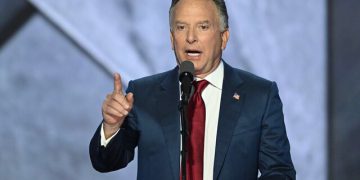 نێردەی ترەمپ سەردانی غەززەی کرد