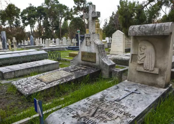 گۆڕستانی دولاب، شوێنێکە بۆ تێپەڕین بە مێژووی ئێراندا