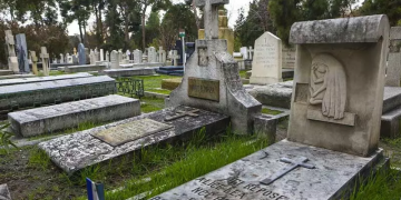 گۆڕستانی دولاب، شوێنێکە بۆ تێپەڕین بە مێژووی ئێراندا