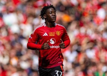 10 هێندە مووچەکەم زیاد بکە بۆ ئەوەی لە یۆنایتد بمێنمەوە!