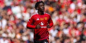 10 هێندە مووچەکەم زیاد بکە بۆ ئەوەی لە یۆنایتد بمێنمەوە!