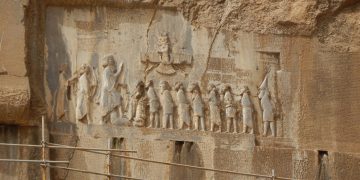 بێستونی کرماشان؛ نیشانەی گەورەیی و دەسەڵاتی ئێران لە مێژوودا