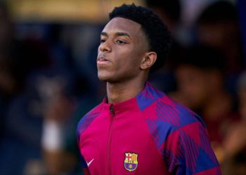 پاڵپشتی یەکلاکەرەوە بۆ ئەستێرەی بەرشەلۆنە: نا بۆ ڕەگەزپەرستی!