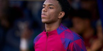 پاڵپشتی یەکلاکەرەوە بۆ ئەستێرەی بەرشەلۆنە: نا بۆ ڕەگەزپەرستی!