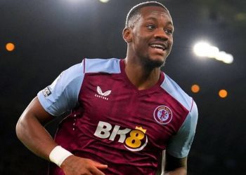 یاریزانێک کە ٤٠ یانە دەیانەوێت