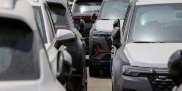 ئێران لە گومرگی پەروێزخان و خۆسرەوییەوە ڕێگا بە هاوردەکردنی ئۆتۆمبێل دەدات