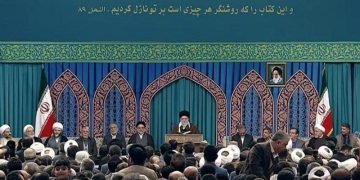 حەزرەتی ئایەتوڵڵا خامنەیی: ئەمریکا درۆزن، فریودەر و چەوسێنەرە