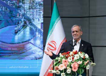 پزیشکیان: بە گەمارۆکان پاشەکشە ناکەین و دەتوانین بەرەو لوتکە بڕۆین