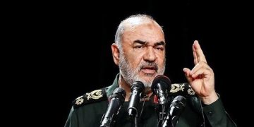 فەرماندەی سوپای پاسداران: شێوازی ڕوبەڕوبونەوەی دوژمنان بە باشی دەزانین